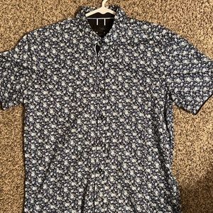 Slim fit short sleeve button up